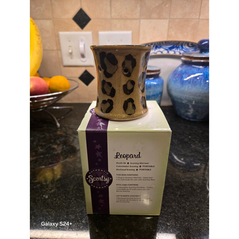 Scentsy Leopard Plug-In Wax Warmer Animal Print Ceramic Brown Black 15W Bulb